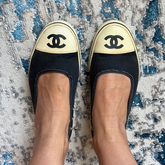 CHANEL Shoes - Chanel Vintage Interlocking CC Cap Toe Flats